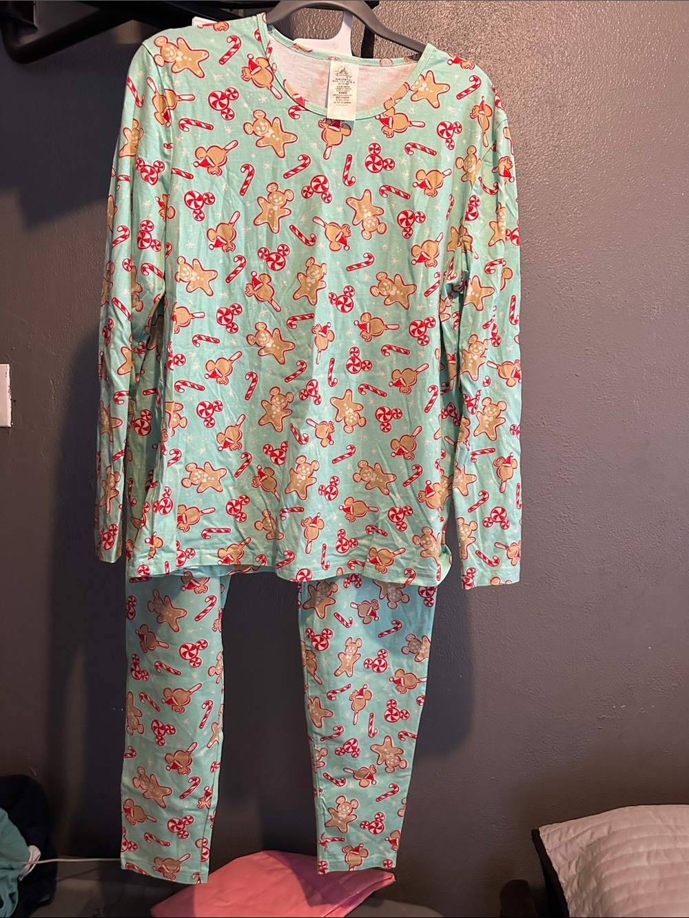 Women’s Green Gingerbread Print Pajama Set